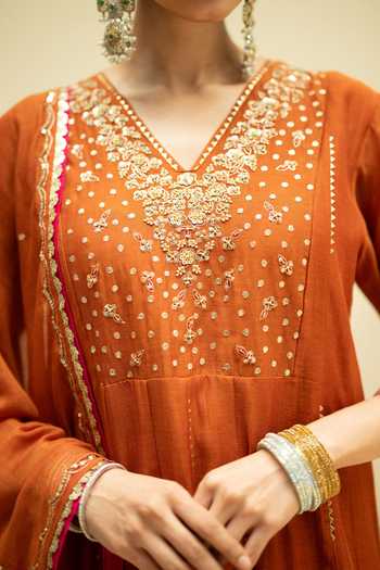 AM by Anita Mittal_Orange Chanderi V-neck Taarini Mul Embroidered Anarkali Set _at_Aza_Fashions