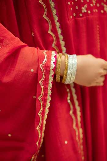 Buy AM by Anita Mittal Red Chanderi V-neck Taarini Mul Anarkali Set Online at Aza Fashions Buy_AM by Anita Mittal_Red Chanderi V-neck Taarini Mul Anarkali Set _Online_at_Aza_Fashions