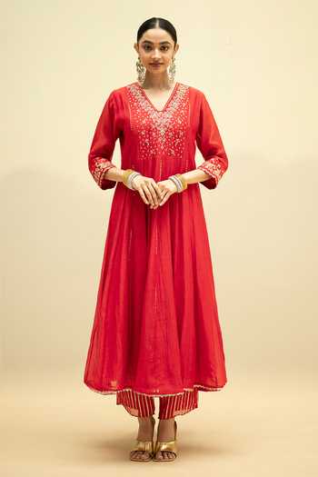 AM by Anita Mittal Red Chanderi V-neck Taarini Mul Anarkali Set at Aza Fashions AM by Anita Mittal_Red Chanderi V-neck Taarini Mul Anarkali Set _at_Aza_Fashions