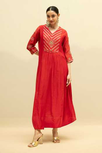 AM by Anita Mittal Red Cotton V-neck Jhoomar Embroidered Kurta Set Online at Aza Fashions AM by Anita Mittal_Red Cotton V-neck Jhoomar Embroidered Kurta Set _Online_at_Aza_Fashions