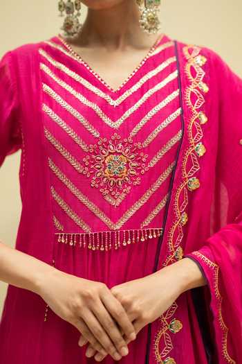 Buy AM by Anita Mittal Pink Cotton V-neck, Yes Jhoomar Embroidered Kurta Set Buy_AM by Anita Mittal_Pink Cotton V-neck, Yes Jhoomar Embroidered Kurta Set