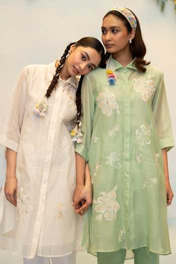 Buy AM by Anita Mittal Green Chanderi Collared Neck, Yes Zara Embroidered Kurta And Pant Set Buy_AM by Anita Mittal_Green Chanderi Collared Neck, Yes Zara Embroidered Kurta And Pant Set