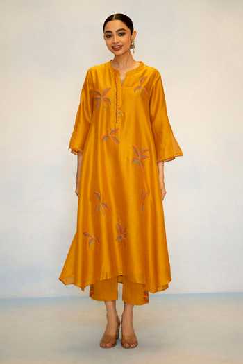 AM by Anita Mittal_Gold Silk, Chanderi Split V-neck, Yes Saba A Line Kurta And Pant Set _Online_at_Aza_Fashions