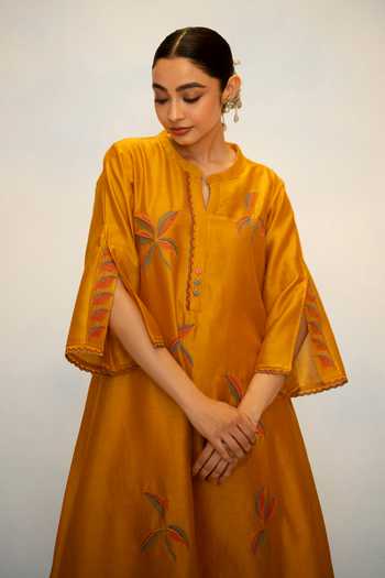 Buy_AM by Anita Mittal_Gold Silk, Chanderi Split V-neck, Yes Saba A Line Kurta And Pant Set _Online_at_Aza_Fashions