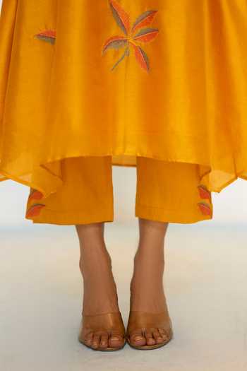 Shop_AM by Anita Mittal_Gold Silk, Chanderi Split V-neck, Yes Saba A Line Kurta And Pant Set _Online_at_Aza_Fashions
