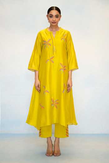 AM by Anita Mittal Yellow Silk, Chanderi Mandarin Collar, Yes Saba Kurta With Pant Online at Aza Fashions AM by Anita Mittal_Yellow Silk, Chanderi Mandarin Collar, Yes Saba Kurta With Pant _Online_at_Aza_Fashions