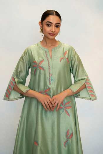 Shop AM by Anita Mittal Green Silk, Chanderi Mandarin Collar Saba Embroidered Kurta And Pant Set Online at Aza Fashions Shop_AM by Anita Mittal_Green Silk, Chanderi Mandarin Collar Saba Embroidered Kurta And Pant Set _Online_at_Aza_Fashions