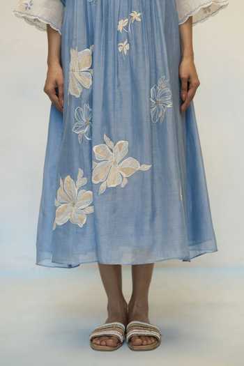 AM by Anita Mittal Blue Chanderi Round Neck Zara Floral Embroidered Kurta And Pant Set at Aza Fashions AM by Anita Mittal_Blue Chanderi Round Neck Zara Floral Embroidered Kurta And Pant Set _at_Aza_Fashions