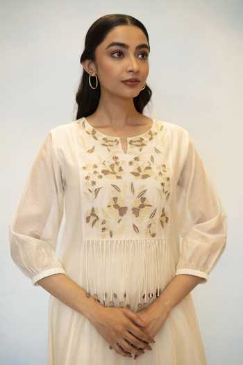 AM by Anita Mittal White Chanderi Notched Neck, Yes Noorani Mul Kurta And Pant Set at Aza Fashions AM by Anita Mittal_White Chanderi Notched Neck, Yes Noorani Mul Kurta And Pant Set _at_Aza_Fashions