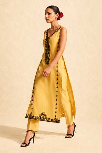 Buy Meesa Yellow Organza, Chanderi V-neck Eqra Sleeveless Embroidered Kurta Set Online at Aza Fashions Buy_Meesa_Yellow Organza, Chanderi V-neck Eqra Sleeveless Embroidered Kurta Set _Online_at_Aza_Fashions