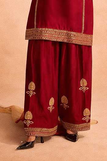 Meesa Maroon Organza, Chanderi Cotton Square Neck, Noor Floral Embroidered Kurta Set Online at Aza Fashions Meesa_Maroon Organza, Chanderi Cotton Square Neck, Noor Floral Embroidered Kurta Set _Online_at_Aza_Fashions