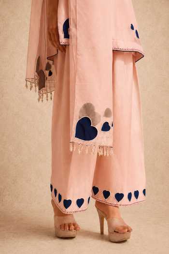 Meesa Pink Organza, Chanderi, Shantoon Square Neck, Mehnoor Hand Embroidered Kurta Set at Aza Fashions Meesa_Pink Organza, Chanderi, Shantoon Square Neck, Mehnoor Hand Embroidered Kurta Set _at_Aza_Fashions