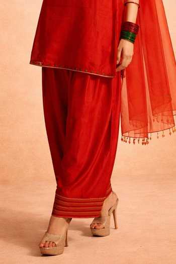 Meesa Orange Organza, Chanderi Split V-neck, Yes Mehroom Sleeveless Kurta Set Online at Aza Fashions Meesa_Orange Organza, Chanderi Split V-neck, Yes Mehroom Sleeveless Kurta Set _Online_at_Aza_Fashions