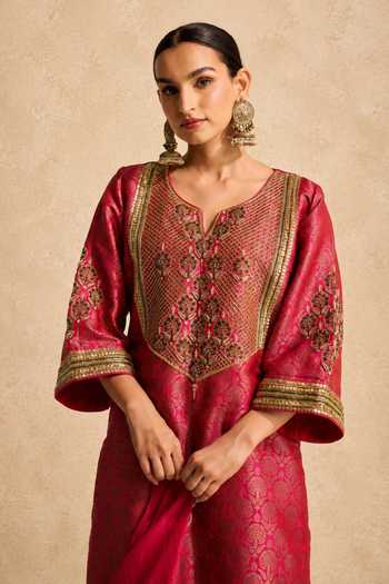 Shop Meesa Pink Chanderi, Brocade, Shantoon V-neck, Yes Hina Hand Embroidered Kurta Set Online at Aza Fashions Shop_Meesa_Pink Chanderi, Brocade, Shantoon V-neck, Yes Hina Hand Embroidered Kurta Set _Online_at_Aza_Fashions