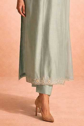 Meesa Green Cotton, Organza, Chanderi Scoop Neck, Yes Qissa Yoke Embroidered Kurta Set Online at Aza Fashions Meesa_Green Cotton, Organza, Chanderi Scoop Neck, Yes Qissa Yoke Embroidered Kurta Set _Online_at_Aza_Fashions