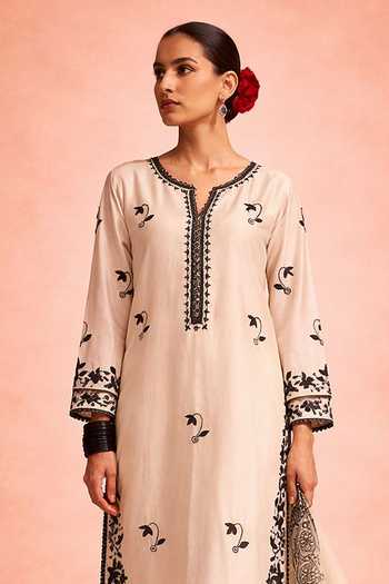 Meesa Kajal Hand Embroidered Kurta Set 