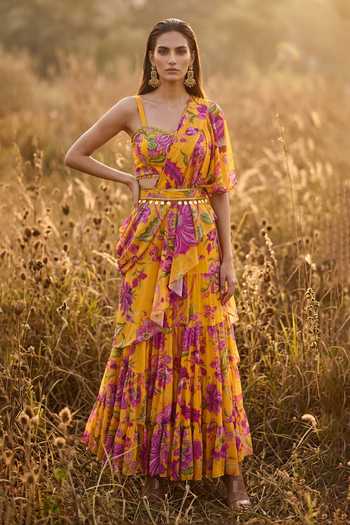 Basanti Kapde aur Koffee Ruffle Draped Saree Set 