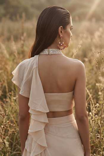 Basanti Kapde aur Koffee Ivory Georgette Round Neck Ruffles Pleated Saree Set Online at Aza Fashions Basanti Kapde aur Koffee_Ivory Georgette Round Neck Ruffles Pleated Saree Set _Online_at_Aza_Fashions