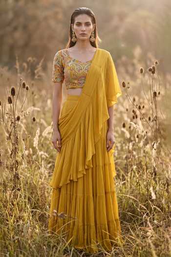 Basanti Kapde aur Koffee Ruffle Draped Saree Set
