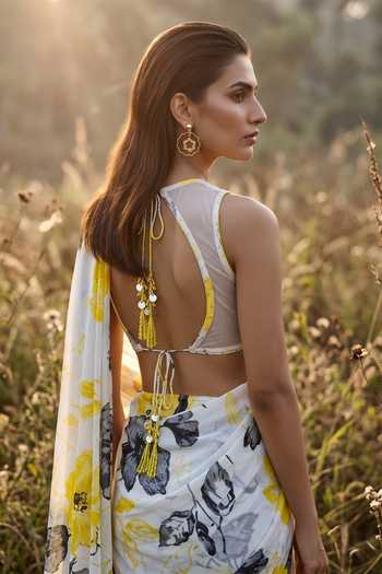 Basanti Kapde aur Koffee Yellow Crepe V-neck Floral Pattern Saree With Blouse Online at Aza Fashions Basanti Kapde aur Koffee_Yellow Crepe V-neck Floral Pattern Saree With Blouse _Online_at_Aza_Fashions