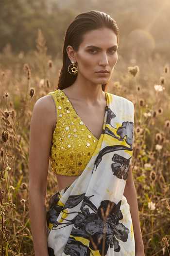 Buy Basanti Kapde aur Koffee Yellow Crepe V-neck Floral Pattern Saree With Blouse Online at Aza Fashions Buy_Basanti Kapde aur Koffee_Yellow Crepe V-neck Floral Pattern Saree With Blouse _Online_at_Aza_Fashions