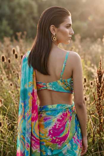 Buy Basanti Kapde aur Koffee Multi Color Crepe Sweetheart Neck Abstract Pattern Saree With Blouse Online at Aza Fashions Buy_Basanti Kapde aur Koffee_Multi Color Crepe Sweetheart Neck Abstract Pattern Saree With Blouse _Online_at_Aza_Fashions