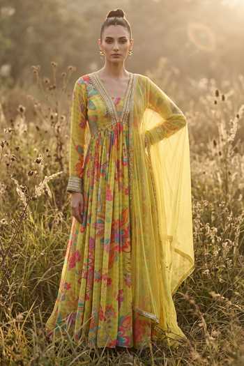 Basanti Kapde aur Koffee Citrine Fleur Embroidered Anarkali Set 
