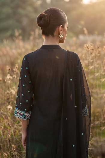 Basanti Kapde aur Koffee_Black Chanderi Mandarin Collar, Yes Noir Luxe Phulkari Kurta Set _Online_at_Aza_Fashions
