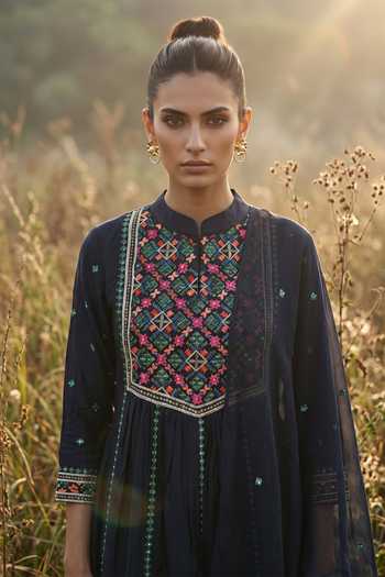 Buy_Basanti Kapde aur Koffee_Black Chanderi Mandarin Collar, Yes Noir Luxe Phulkari Kurta Set _Online_at_Aza_Fashions