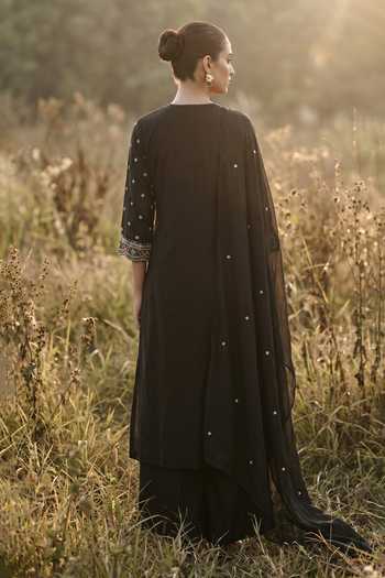 Basanti Kapde aur Koffee Noir Luxe Phulkari Kurta Set 