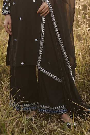 Buy_Basanti Kapde aur Koffee_Black Chanderi Embroidery Split V-neck, Yes Midnight Kurta Set _Online_at_Aza_Fashions