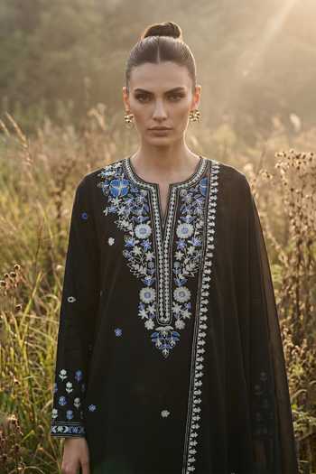 Shop_Basanti Kapde aur Koffee_Black Chanderi Embroidery Split V-neck, Yes Midnight Kurta Set _Online_at_Aza_Fashions