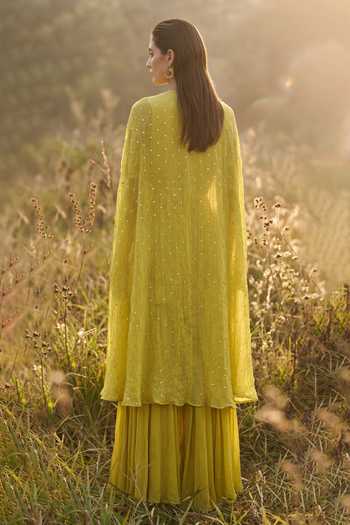 Basanti Kapde aur Koffee Citrine Muse Phulkari Cape Set