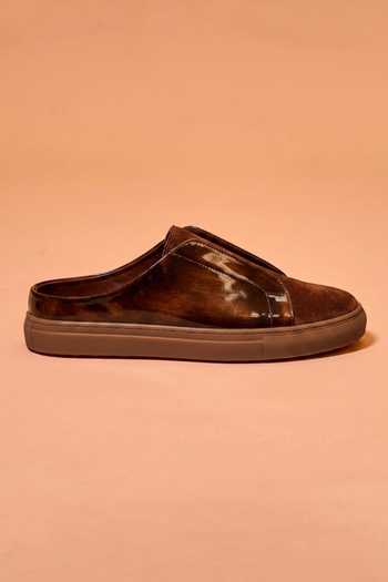 Dmodot Brown Bruno Noco Leather Mules Online at Aza Fashions Dmodot_Brown Bruno Noco Leather Mules _Online_at_Aza_Fashions