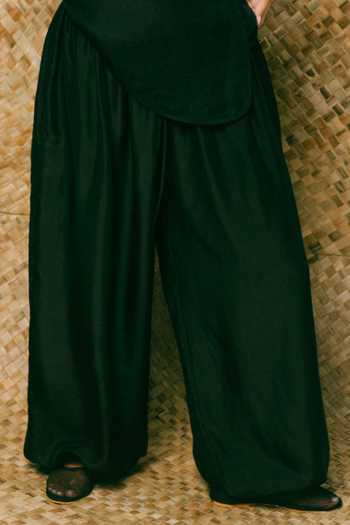 Ituvana Black Silk, Organza High Neck Mawar Tunic And Salwar Set Online at Aza Fashions Ituvana_Black Silk, Organza High Neck Mawar Tunic And Salwar Set _Online_at_Aza_Fashions