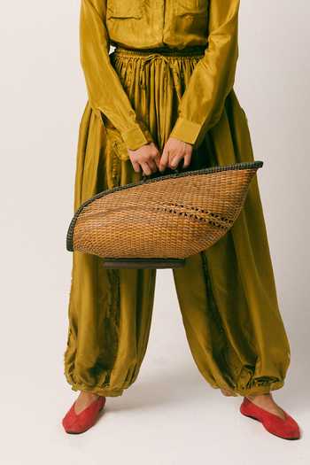 Buy Ituvana Olive Green Silk Collared Neck Cahaya Balloon Pant Set Buy_Ituvana_Olive Green Silk Collared Neck Cahaya Balloon Pant Set