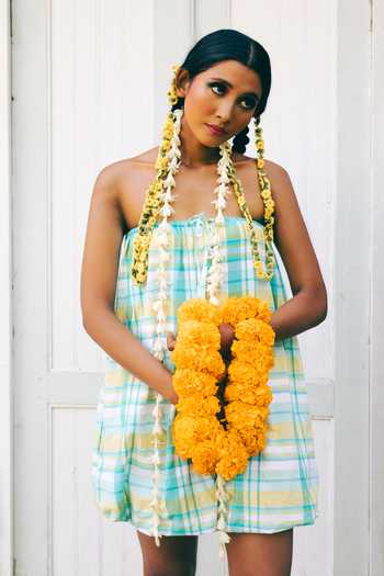 Buy Ituvana White Cotton Bandeau Neck Pelangi Balloon Dress Online at Aza Fashions Buy_Ituvana_White Cotton Bandeau Neck Pelangi Balloon Dress _Online_at_Aza_Fashions