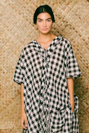 Shop Ituvana Black Cotton V-neck Damai Oversize Kaftan Set Online at Aza Fashions Shop_Ituvana_Black Cotton V-neck Damai Oversize Kaftan Set _Online_at_Aza_Fashions