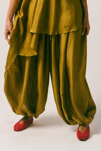 Ituvana Olive Green Silk Halter Neck Sawah Top And Salwar Set Online at Aza Fashions Ituvana_Olive Green Silk Halter Neck Sawah Top And Salwar Set _Online_at_Aza_Fashions