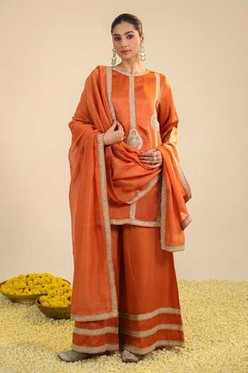 Roohbyridhimaa Zainaa Embroidered Kurta Set 