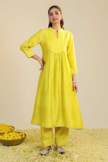 Roohbyridhimaa Yellow Silk, Organza, Viscose Mandarin Collar, Kurta Set With Scallop Dupatta Online at Aza Fashions Roohbyridhimaa_Yellow Silk, Organza, Viscose Mandarin Collar, Kurta Set With Scallop Dupatta _Online_at_Aza_Fashions