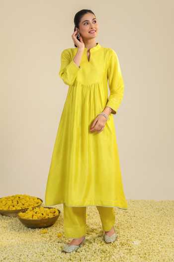 Shop Roohbyridhimaa Yellow Silk, Organza, Viscose Mandarin Collar, Kurta Set With Scallop Dupatta Online at Aza Fashions Shop_Roohbyridhimaa_Yellow Silk, Organza, Viscose Mandarin Collar, Kurta Set With Scallop Dupatta _Online_at_Aza_Fashions