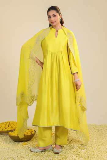 Roohbyridhimaa Yellow Kurta Set With Scallop Dupatta 