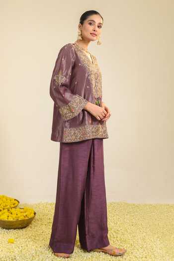 Roohbyridhimaa Purple Silk, Chanderi V-neck, Yes Farha Striped Kurta Set Online at Aza Fashions Roohbyridhimaa_Purple Silk, Chanderi V-neck, Yes Farha Striped Kurta Set _Online_at_Aza_Fashions