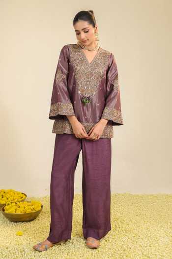 Shop Roohbyridhimaa Purple Silk, Chanderi V-neck, Yes Farha Striped Kurta Set Online at Aza Fashions Shop_Roohbyridhimaa_Purple Silk, Chanderi V-neck, Yes Farha Striped Kurta Set _Online_at_Aza_Fashions