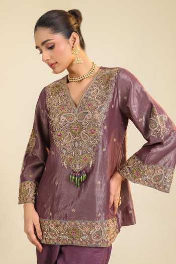 Roohbyridhimaa Purple Silk, Chanderi V-neck, Yes Farha Striped Kurta Set at Aza Fashions Roohbyridhimaa_Purple Silk, Chanderi V-neck, Yes Farha Striped Kurta Set _at_Aza_Fashions