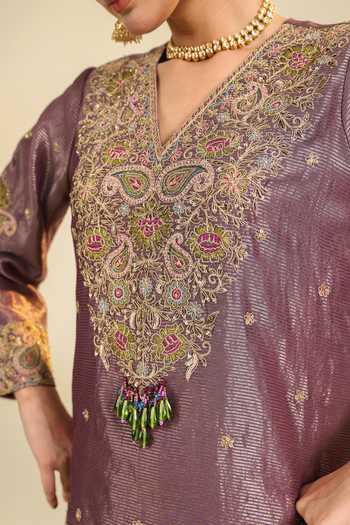 Shop Roohbyridhimaa Purple Silk, Chanderi V-neck, Yes Farha Striped Kurta Set Shop_Roohbyridhimaa_Purple Silk, Chanderi V-neck, Yes Farha Striped Kurta Set