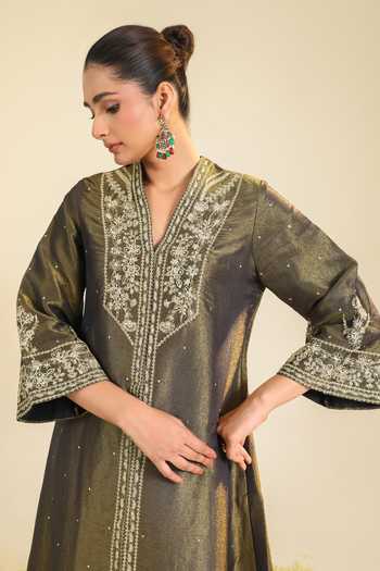 Roohbyridhimaa Charcoal Tissue V-neck, Yes Black Shimmer Kurta Set Online at Aza Fashions Roohbyridhimaa_Charcoal Tissue V-neck, Yes Black Shimmer Kurta Set _Online_at_Aza_Fashions