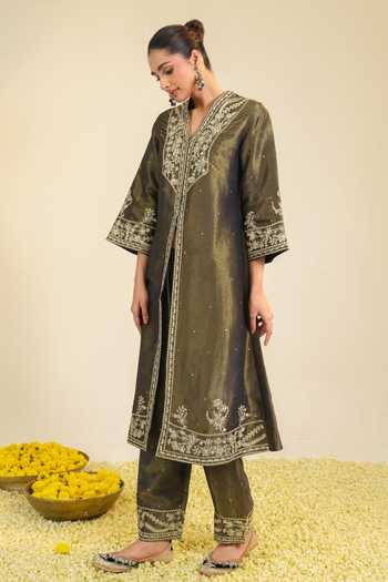 Roohbyridhimaa Charcoal Tissue V-neck, Yes Black Shimmer Kurta Set at Aza Fashions Roohbyridhimaa_Charcoal Tissue V-neck, Yes Black Shimmer Kurta Set _at_Aza_Fashions