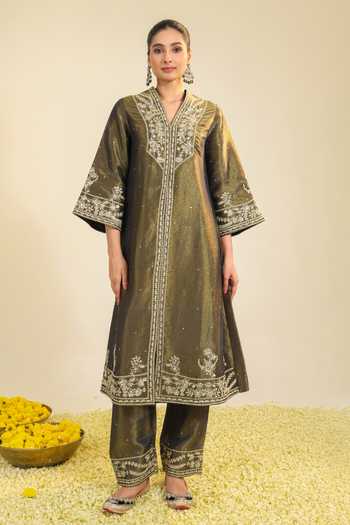Shop Roohbyridhimaa Charcoal Tissue V-neck, Yes Black Shimmer Kurta Set Shop_Roohbyridhimaa_Charcoal Tissue V-neck, Yes Black Shimmer Kurta Set
